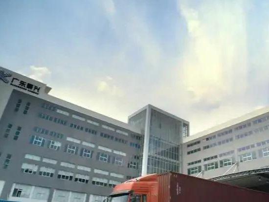 卫生巾巨头惹众怒董事长90°鞠躬道歉ag九游会登录赚女性钱还背刺女性知名(图2)